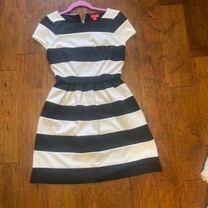 ELLE black and white short sleeve dress